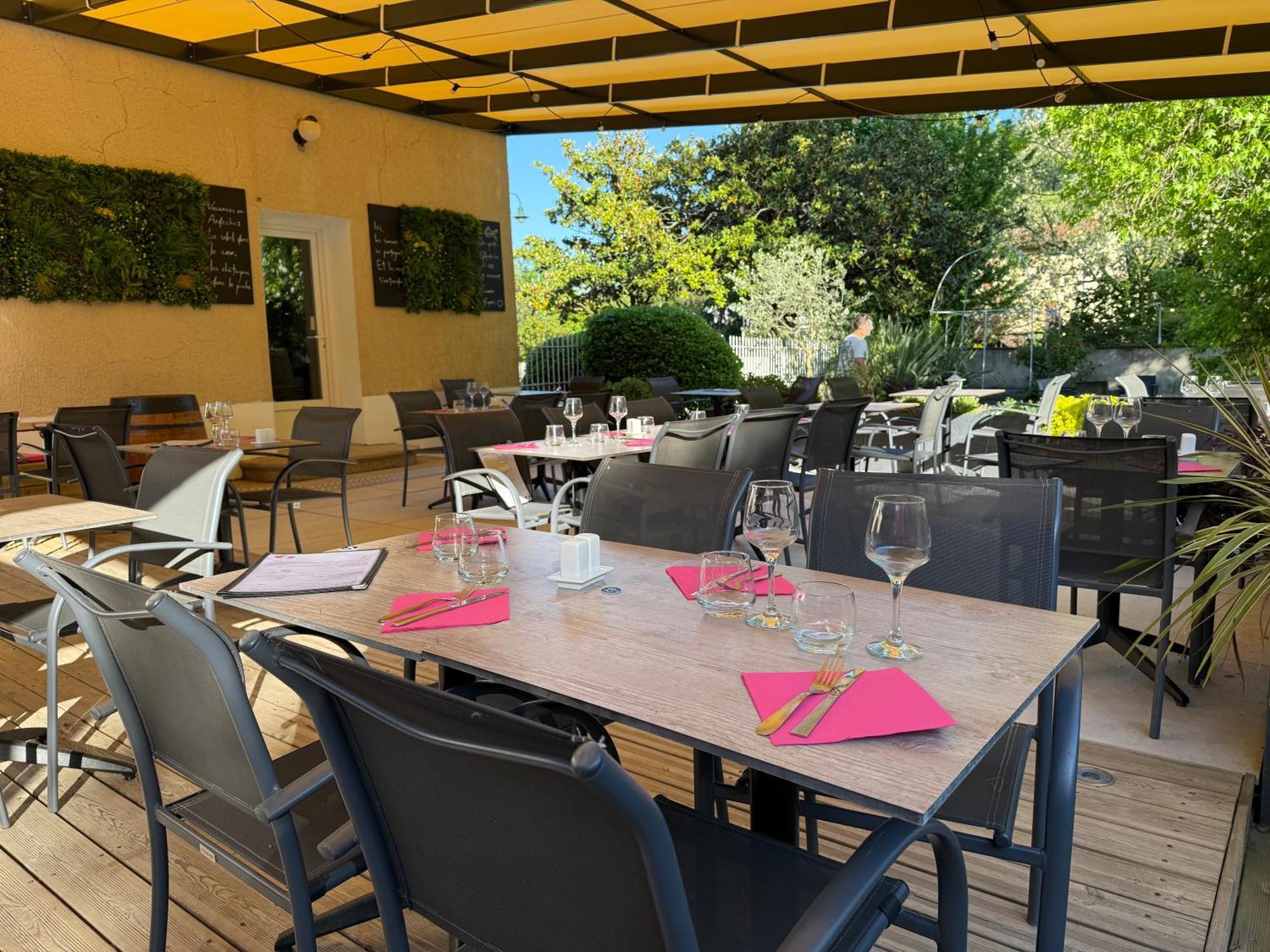 Hotel Restaurant La Desirade Saint-Desirat Exterior photo